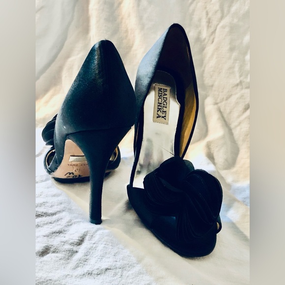 BADGLEY MISCHKA•SIZE-6•BLACK•HEELS•FLORAL ACCENT - Picture 3 of 16